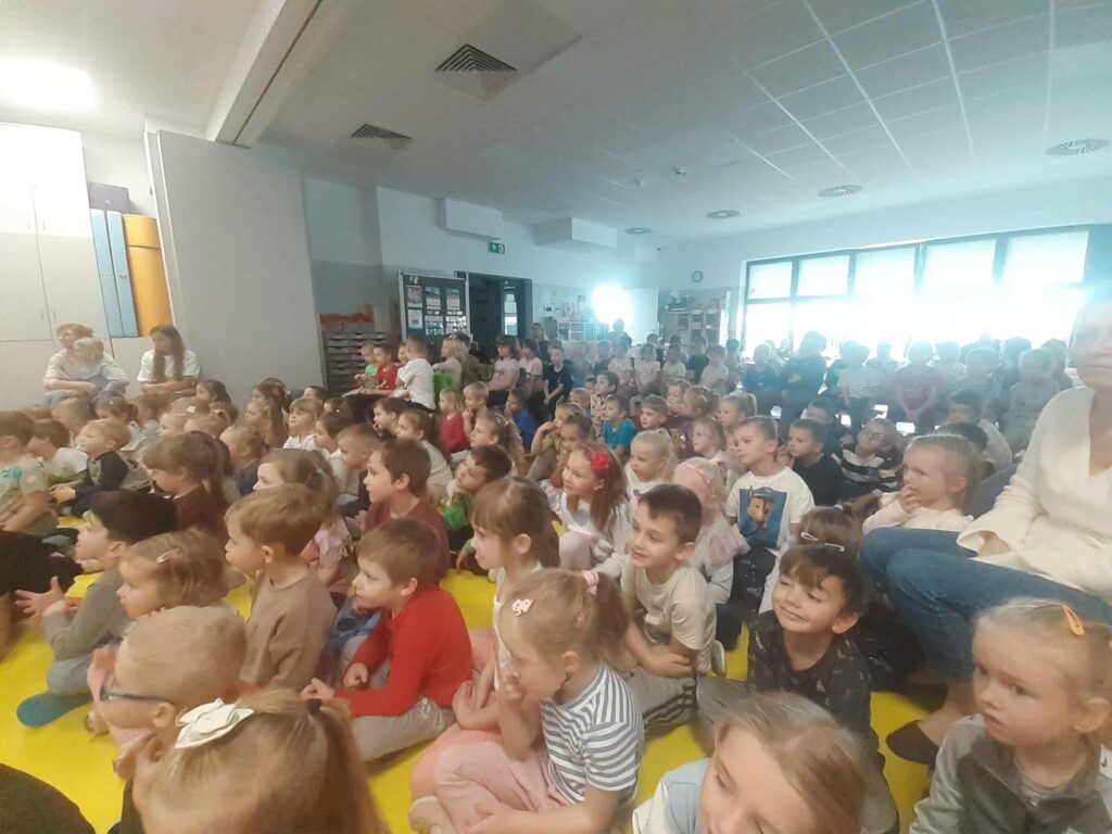 571592349 1452905163128596 1643185478245793883 N